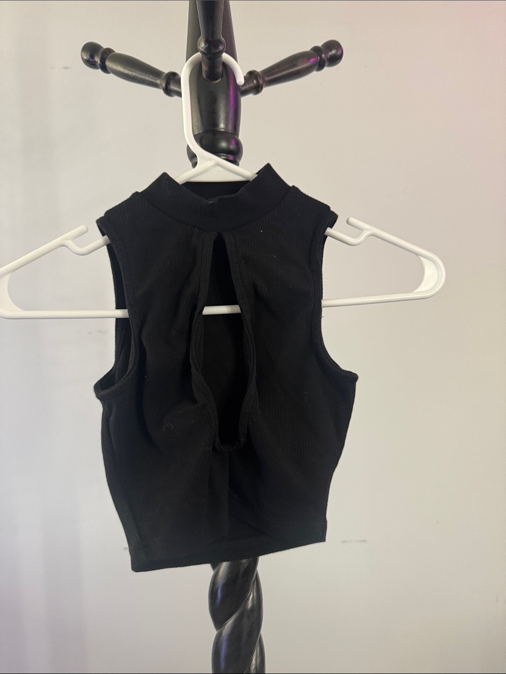 Black Ribbed Keyhole Crop Tank Top